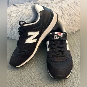 Women’s New Balance 696 - Black